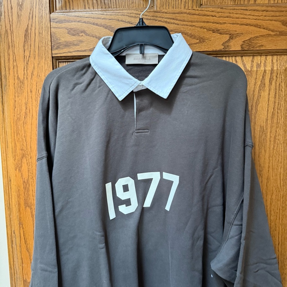 Essentials shirt - Picture 2 of 7